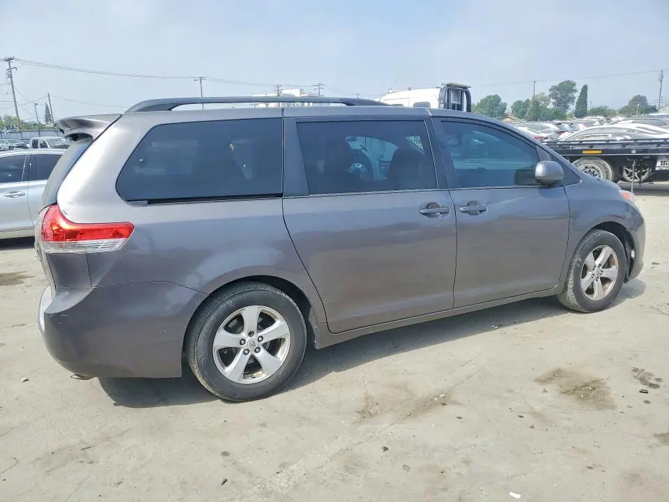 2011 TOYOTA SIENNA LE  