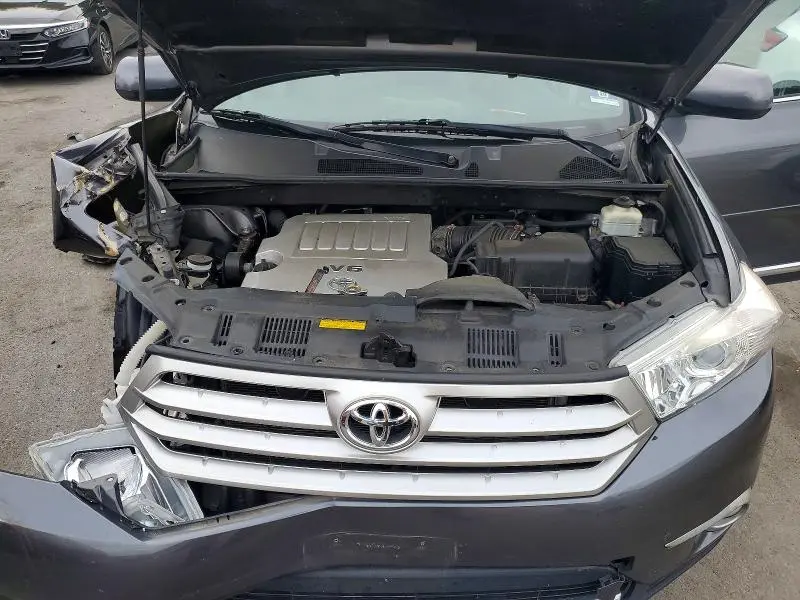 2013 TOYOTA HIGHLANDER PLUS  