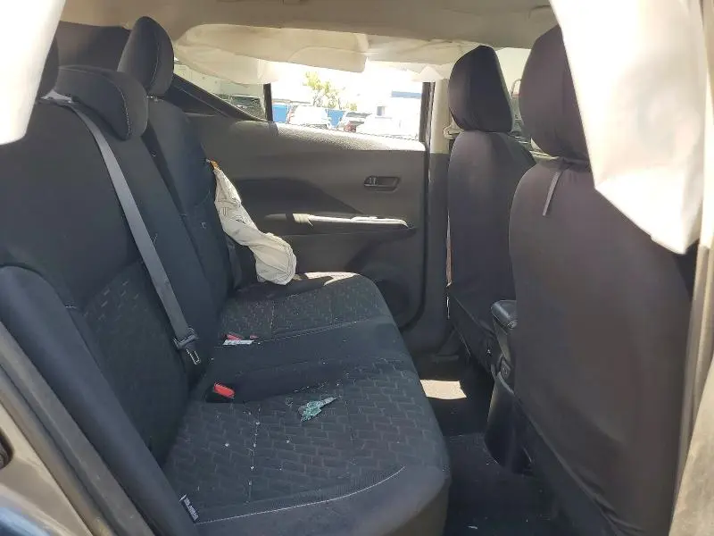 2021 NISSAN KICKS S  