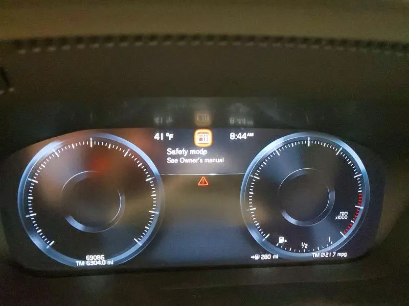 2019 VOLVO XC60 T6 MOMENTUM  