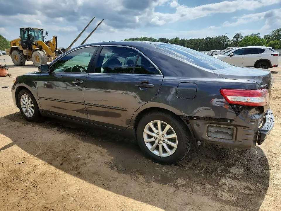 2011 TOYOTA CAMRY XLE  