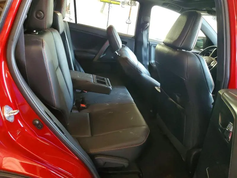 2016 TOYOTA RAV4 SE  