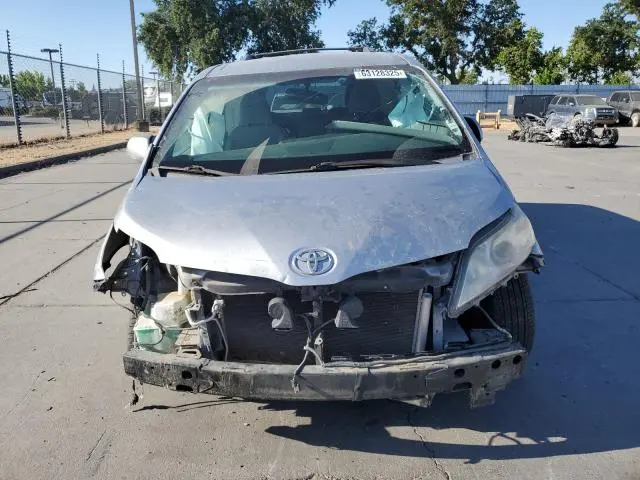 2017 TOYOTA SIENNA LE  