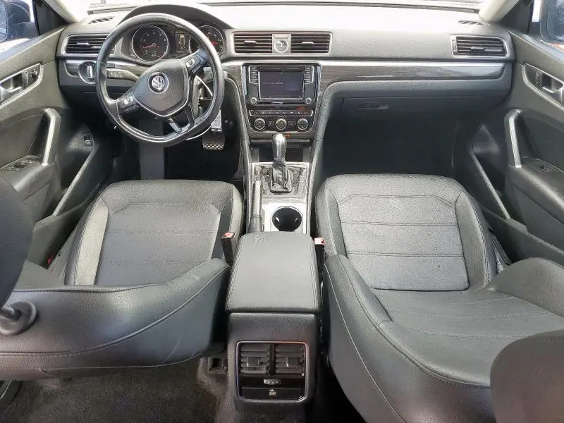 2016 VOLKSWAGEN PASSAT SE  
