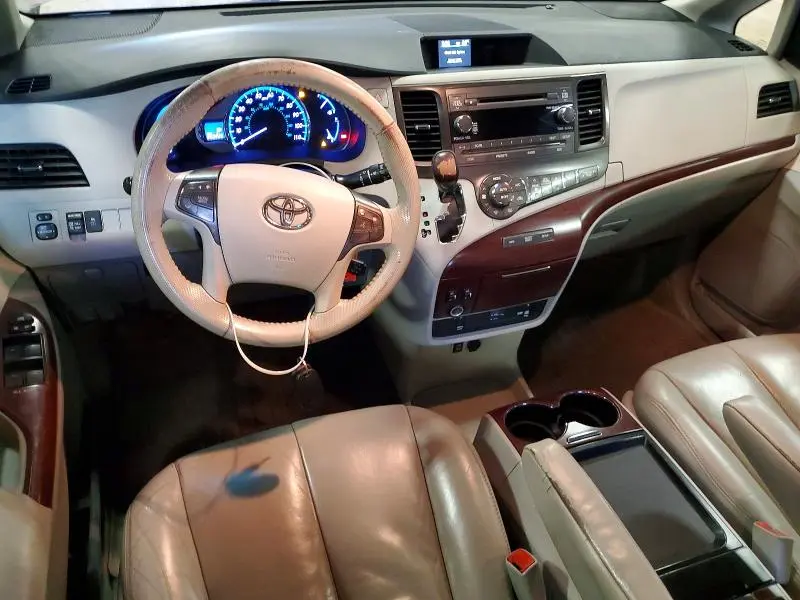 2011 TOYOTA SIENNA XLE 7-PASSENGER  