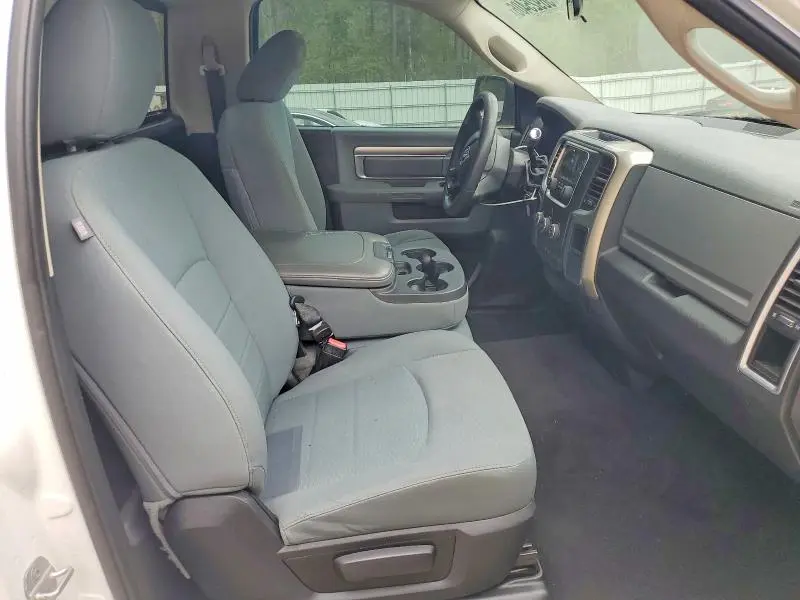 2013 RAM 1500 SLT  