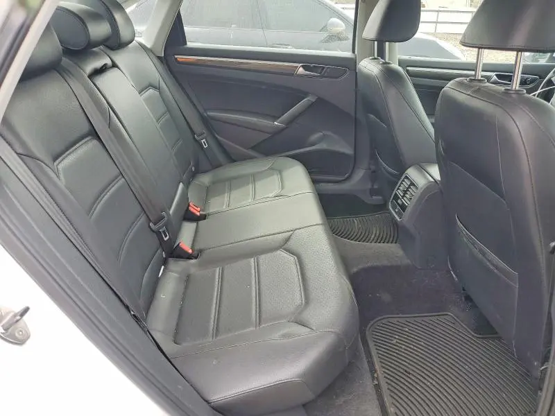 2016 VOLKSWAGEN PASSAT SE  