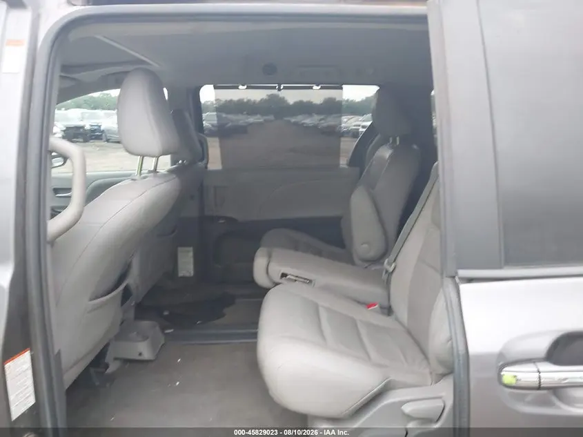 2017 TOYOTA SIENNA XLE 8 PASSENGER