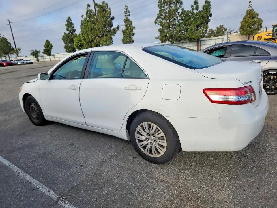 2011 TOYOTA CAMRY LE  