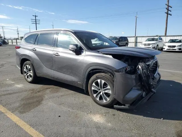 2022 TOYOTA HIGHLANDER HYBRID XLE  