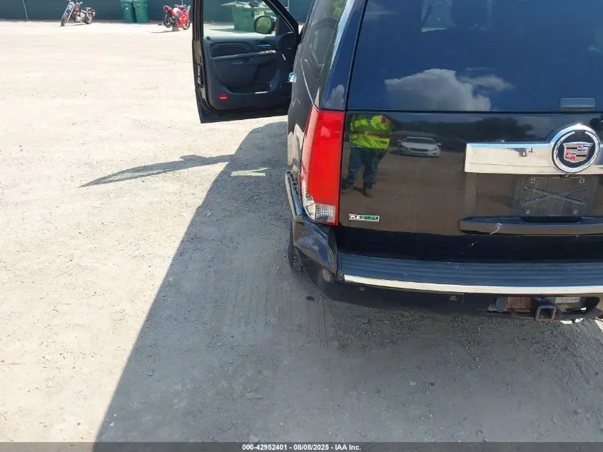2010 CADILLAC ESCALADE ESV LUXURY
