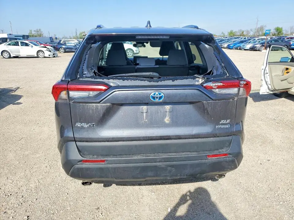 2021 TOYOTA RAV4 XLE  