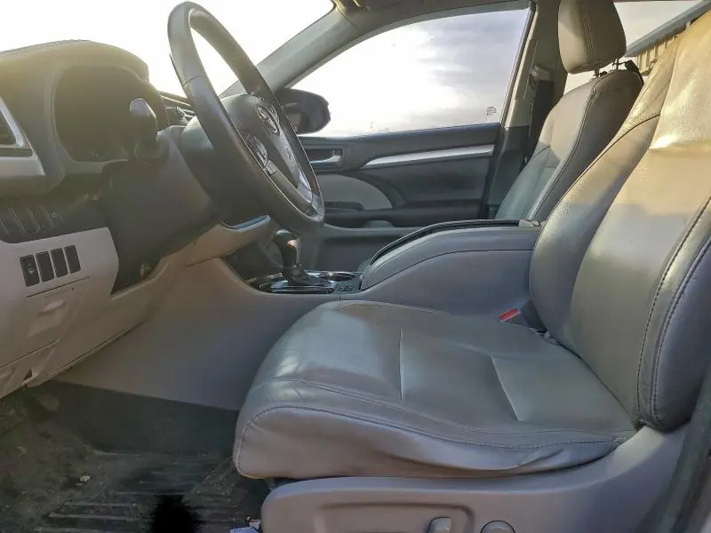 2016 TOYOTA HIGHLANDER XLE  