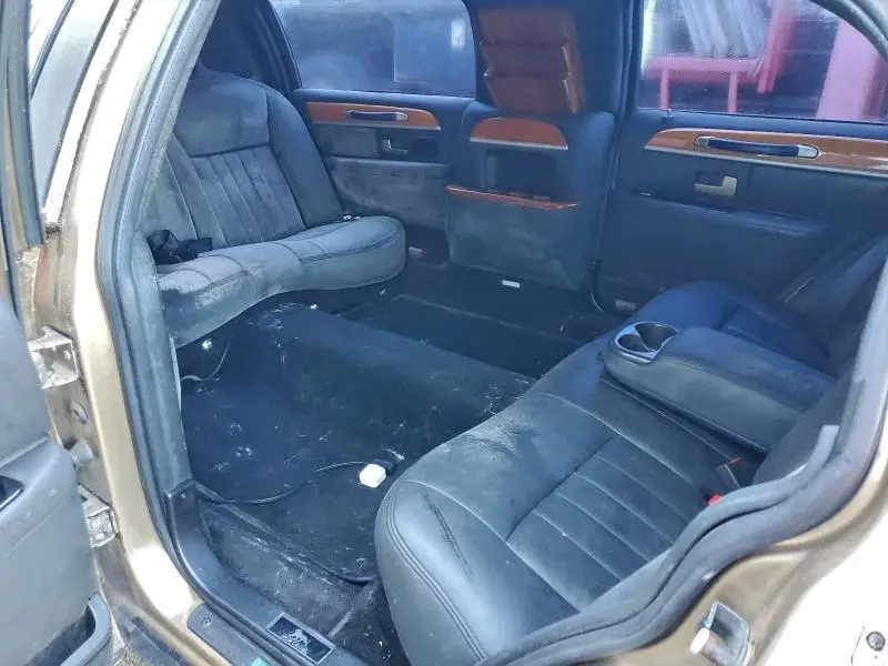 2011 LINCOLN TOWN CAR   