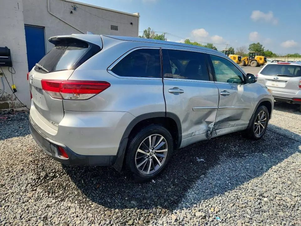 2018 TOYOTA HIGHLANDER XLE  