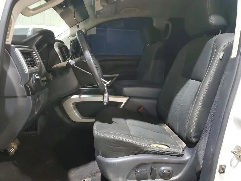 2017 NISSAN TITAN SV  