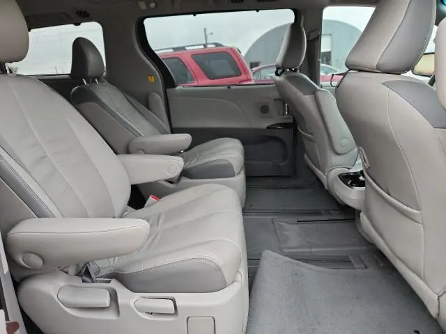 2011 TOYOTA SIENNA XLE  