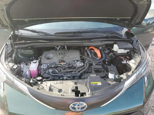 2024 TOYOTA SIENNA XLE  
