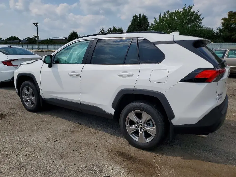 2023 TOYOTA RAV4 XLE  