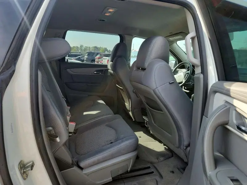 2015 CHEVROLET TRAVERSE LS  