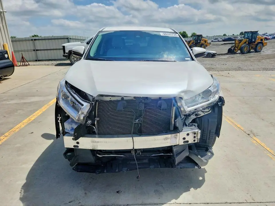 2019 TOYOTA HIGHLANDER LE  