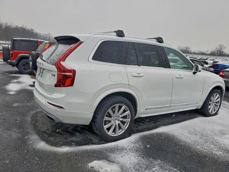 2016 VOLVO XC90 T8  