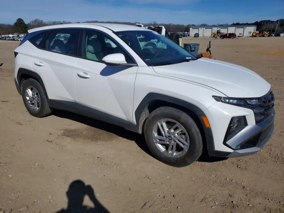 2025 HYUNDAI TUCSON SE  