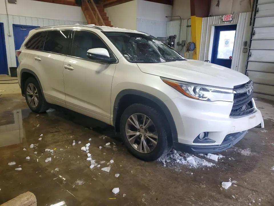 2015 TOYOTA HIGHLANDER XLE  