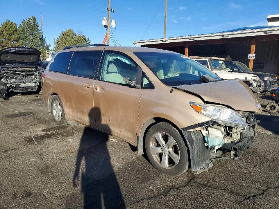 2011 TOYOTA SIENNA LE 8-PASSENGER  