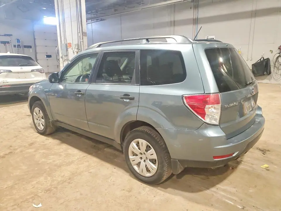 2010 SUBARU FORESTER XS  