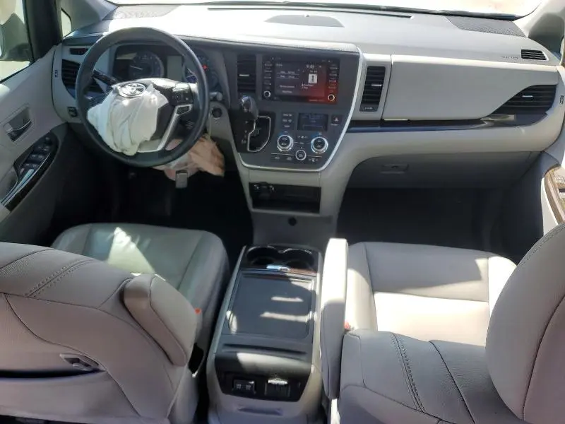 2020 TOYOTA SIENNA XLE 8-PASSENGER  