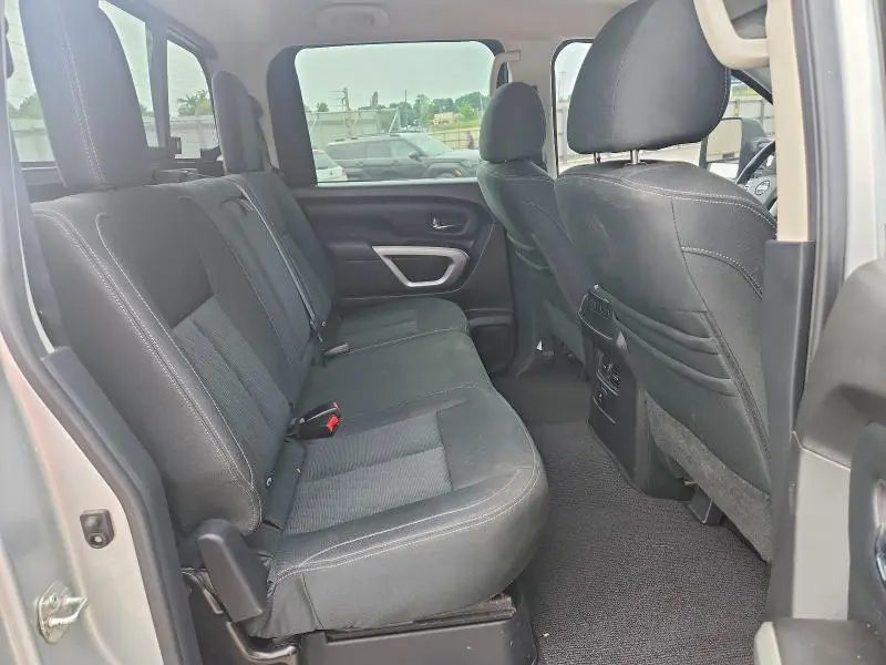 2017 NISSAN TITAN SV  