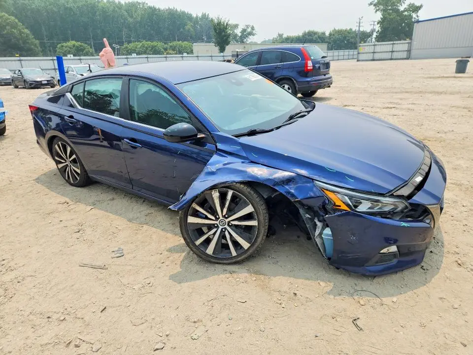 2021 NISSAN ALTIMA SR  