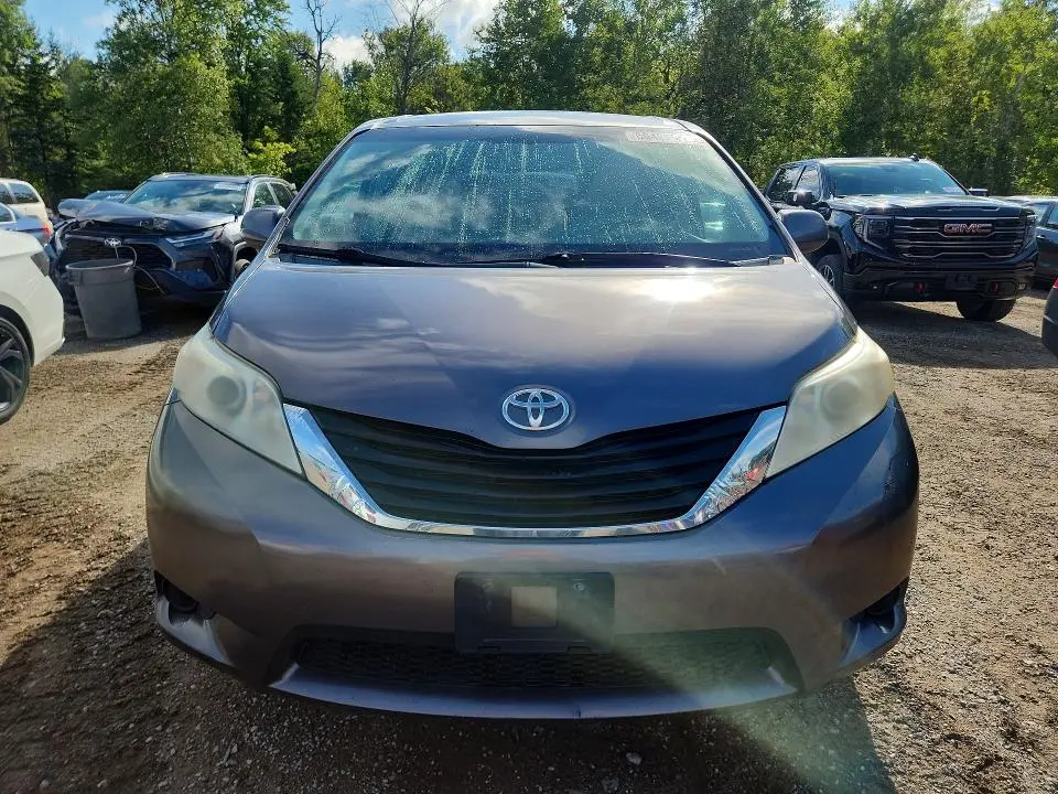 2011 TOYOTA SIENNA LE  