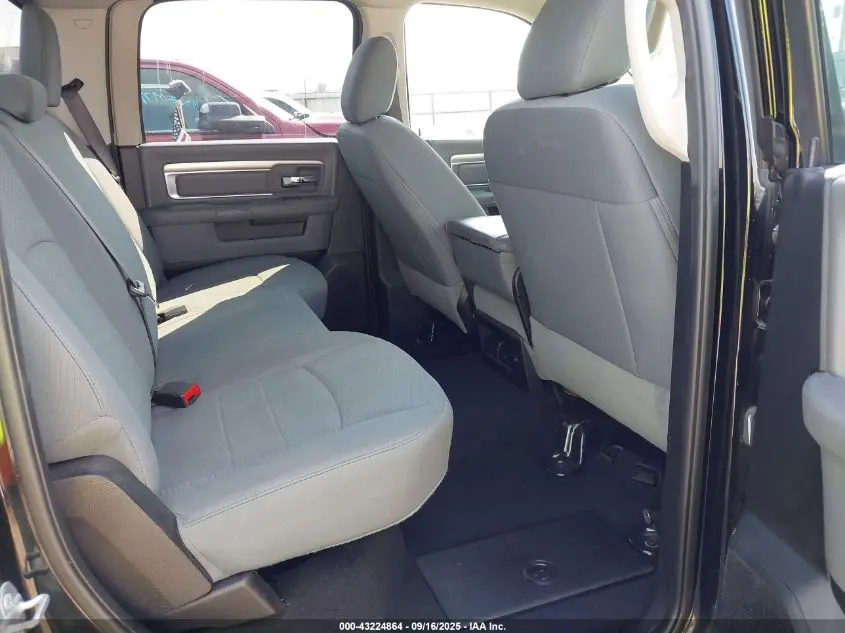 2020 RAM 1500 CLASSIC SLT  4X2 6'4 BOX