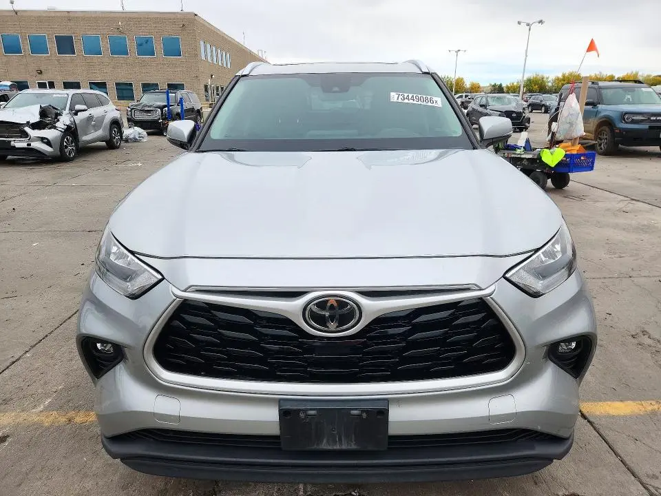 2020 TOYOTA HIGHLANDER XLE  
