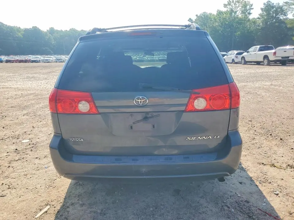 2010 TOYOTA SIENNA LE 8-PASSENGER  