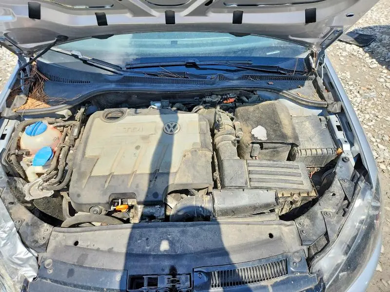 2011 VOLKSWAGEN GOLF   