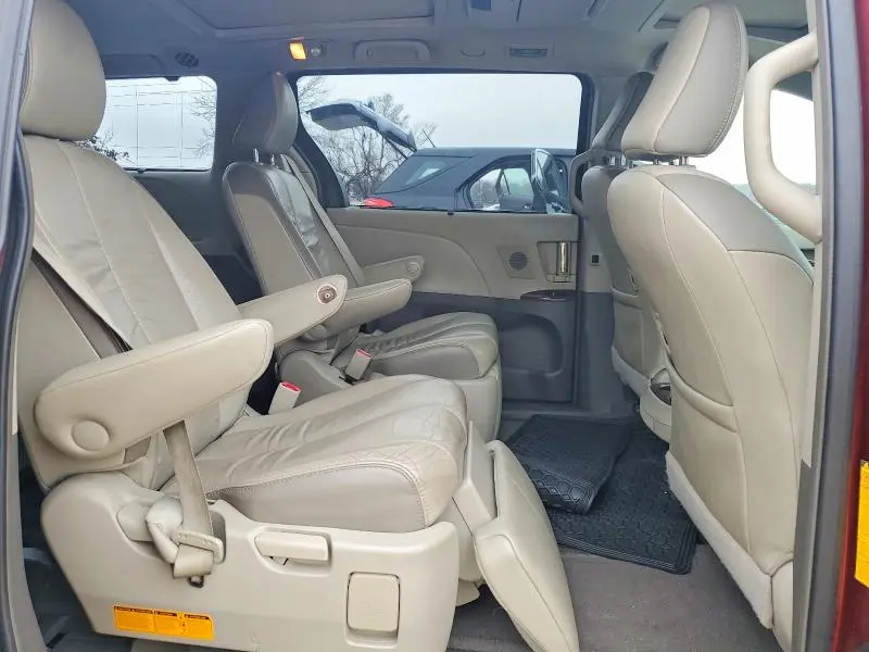 2012 TOYOTA SIENNA   
