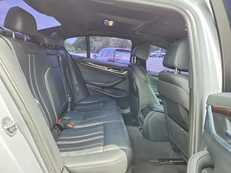 2019 BMW 530E   