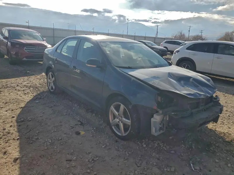 2010 VOLKSWAGEN JETTA LIMITED  