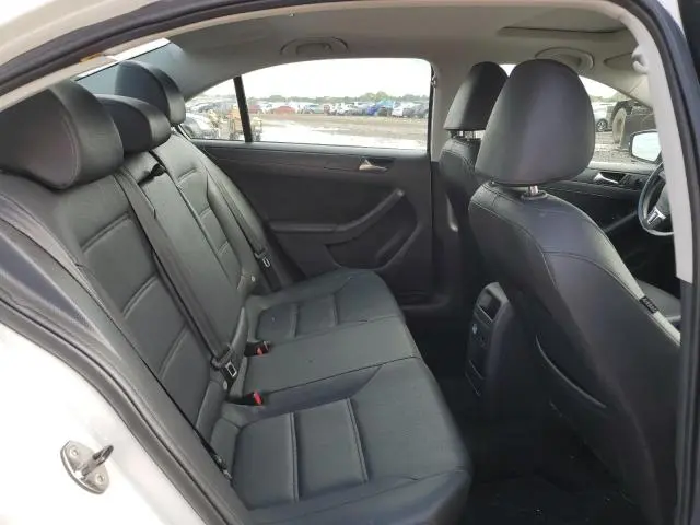 2011 VOLKSWAGEN JETTA SE  