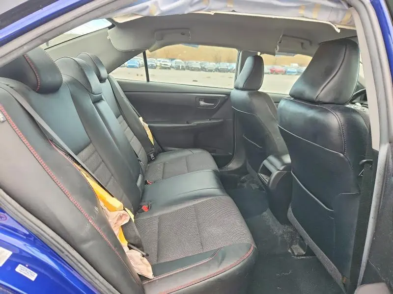 2016 TOYOTA CAMRY SE  