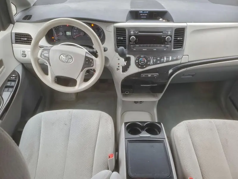 2014 TOYOTA SIENNA LE  