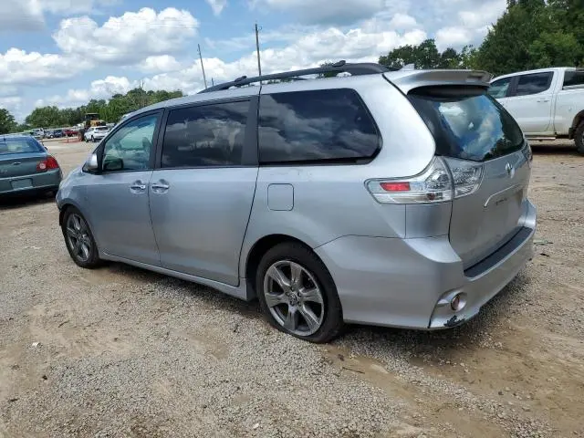 2019 TOYOTA SIENNA SE  
