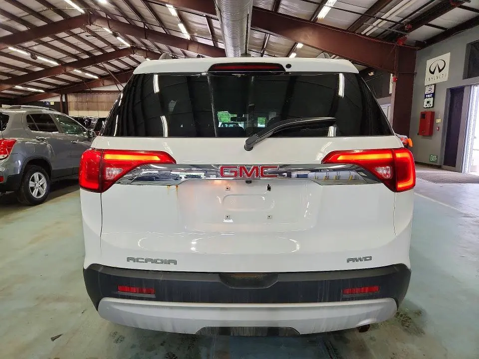 2017 GMC ACADIA SLE  