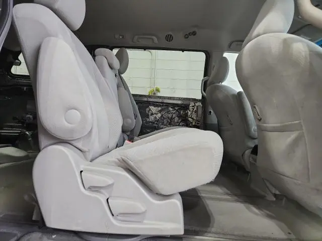 2011 TOYOTA SIENNA LE  