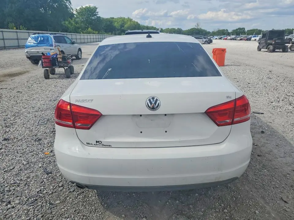 2013 VOLKSWAGEN PASSAT SE  