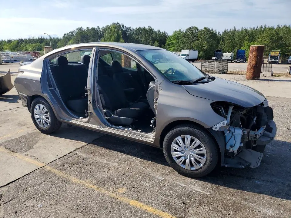 2013 NISSAN VERSA 1.6 S  