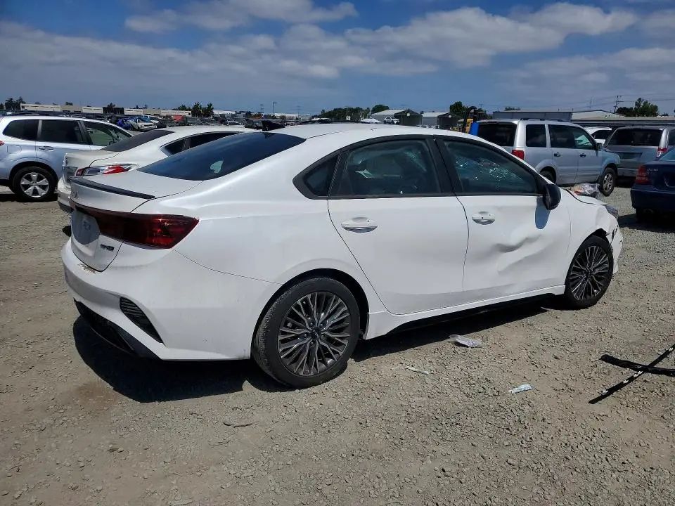 2023 KIA FORTE GT LINE  
